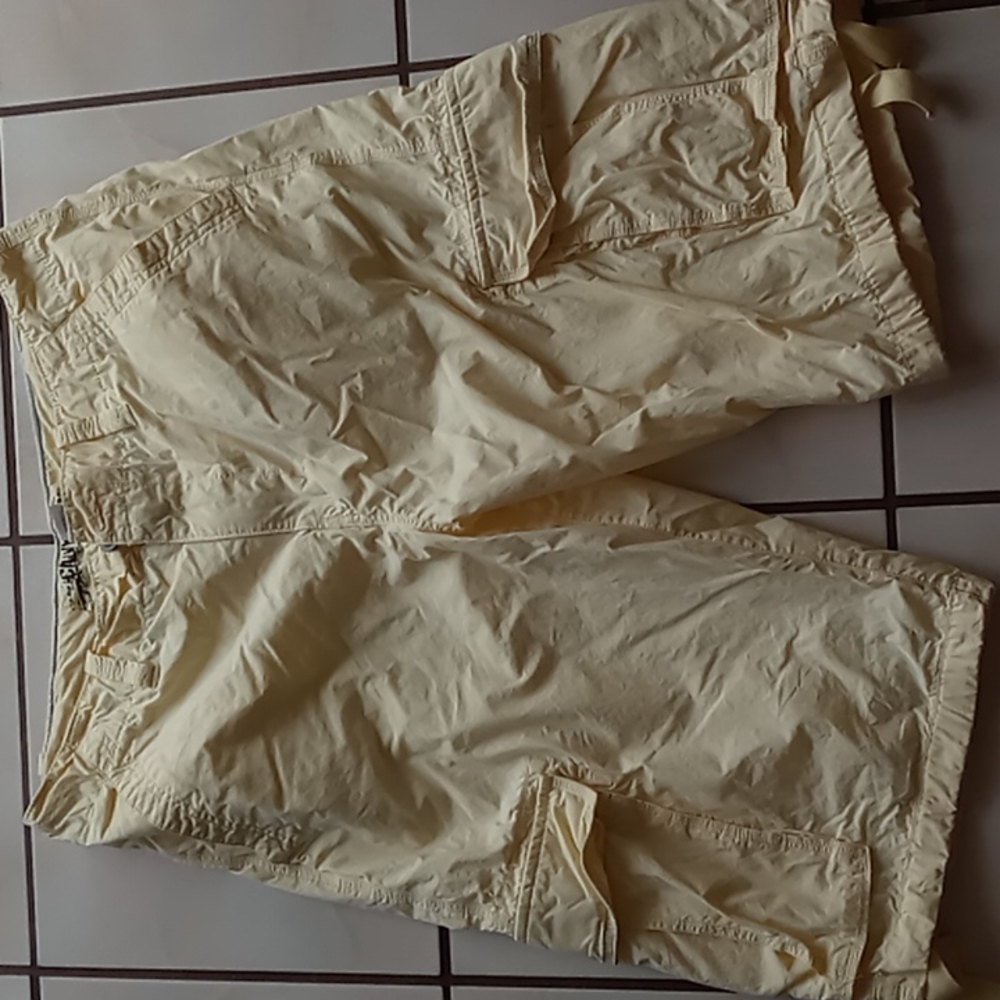 Canyon River Blues BNWOT Men's Sz 38  Yellow Cargo Shorts W Button Fly n Pockets